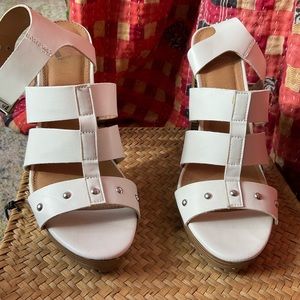 EUC Report - White Platform Sandals - size 8.5